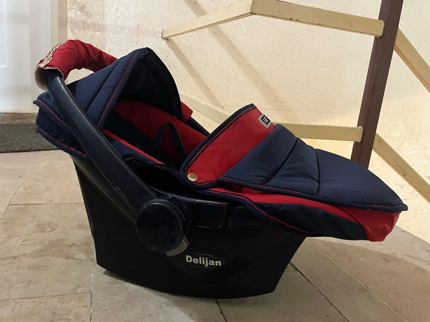 کریر دلیجان|کالسکه و لوازم جانبی|بندر انزلی, معلم|دیوار