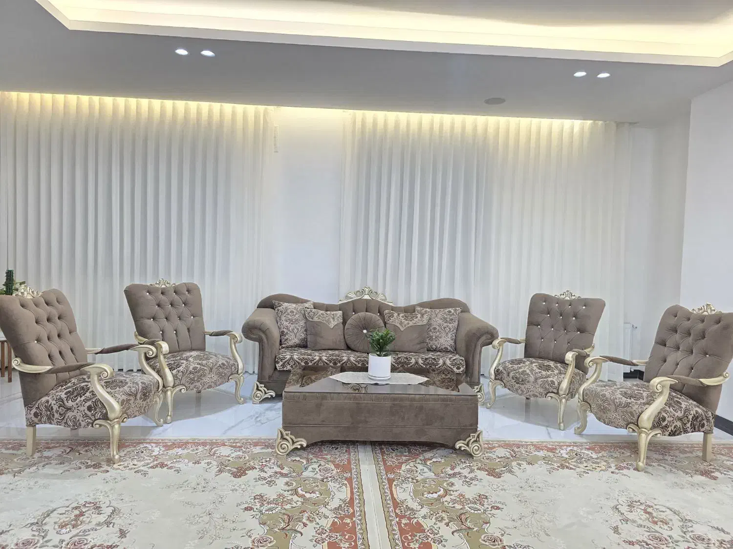 مبل کلاسیک|مبلمان خانگی و میز عسلی|نیشابور, کوی فرهنگیان|دیوار