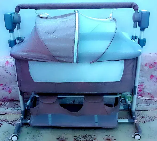 گهواره  و تخت  برقی و بلوتوث  دار|اسباب و اثاث بچه|ری, شهرک نظامی|دیوار