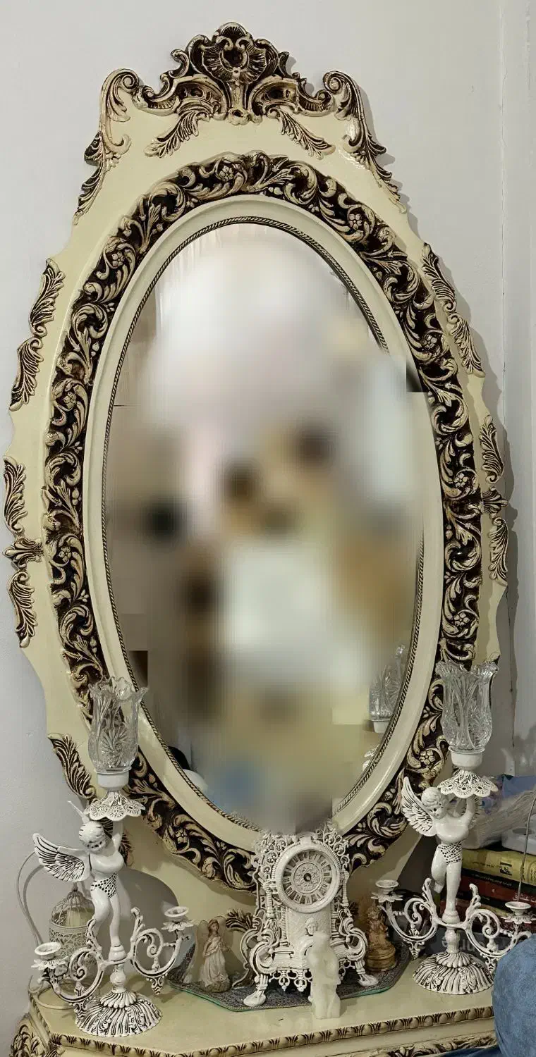 آیینه و یک جفت شمعدان|آینه|رشت, فلسطین|دیوار