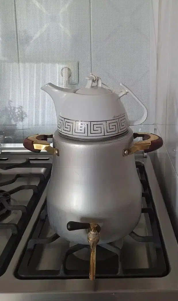 کتری شیردار قدیمی ولی سالم و سرحال|سماور، چای‌ساز، قهوه‌ساز|اردبیل, |دیوار