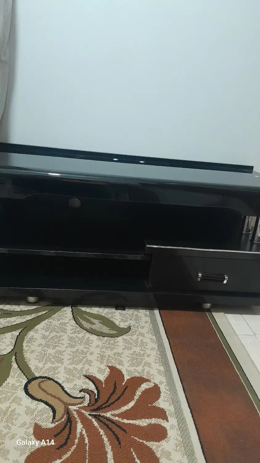 زیر تلوزیون شیشه ای تخفیف هم دارد|میز تلویزیون|چهاردانگه (تهران), |دیوار