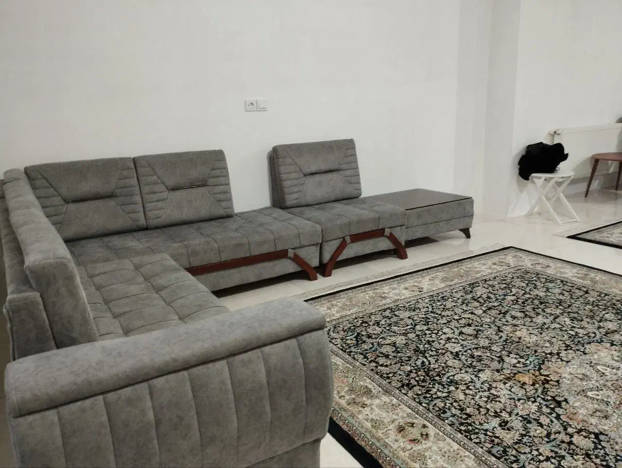 مبل ال در حد نو و کاملا سالم|مبلمان خانگی و میز عسلی|رباط‌کریم, نصیرشهر|دیوار