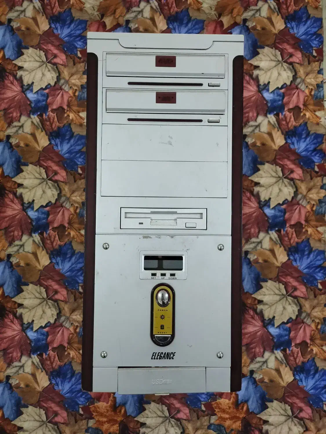 کامپیوتر i3|رایانه رومیزی|پرند, فاز ۶|دیوار