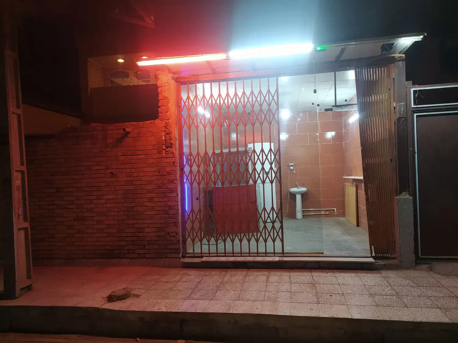 اجاره مغازه ۱۵ متری در بنیاد|اجارهٔ مغازه و غرفه|قم, بنیاد|دیوار