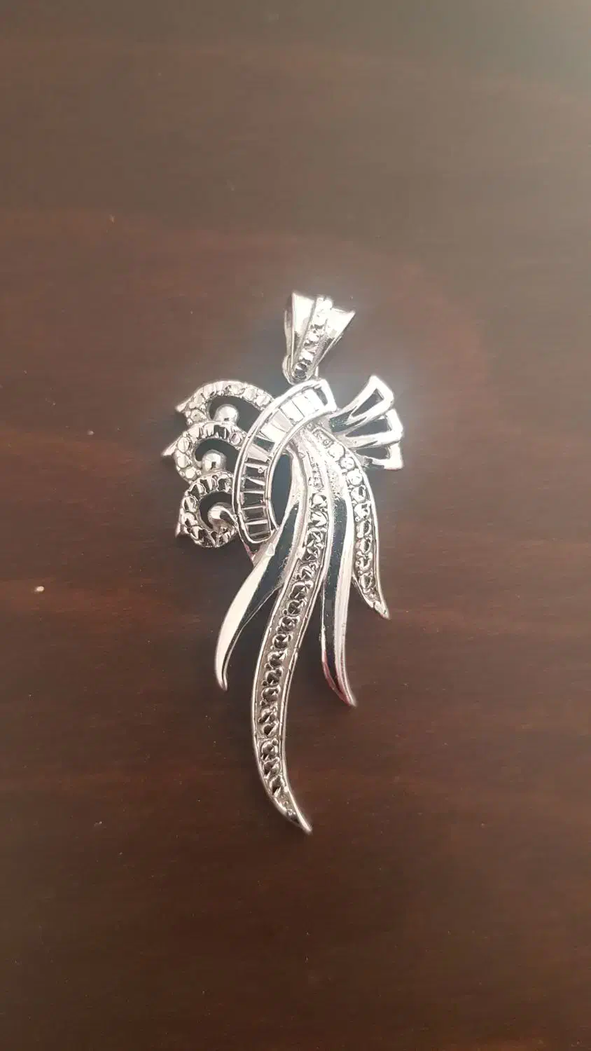 مدال سینریز تراش خورده طلای سفید|جواهرات|شاهینشهر, فردوسی|دیوار