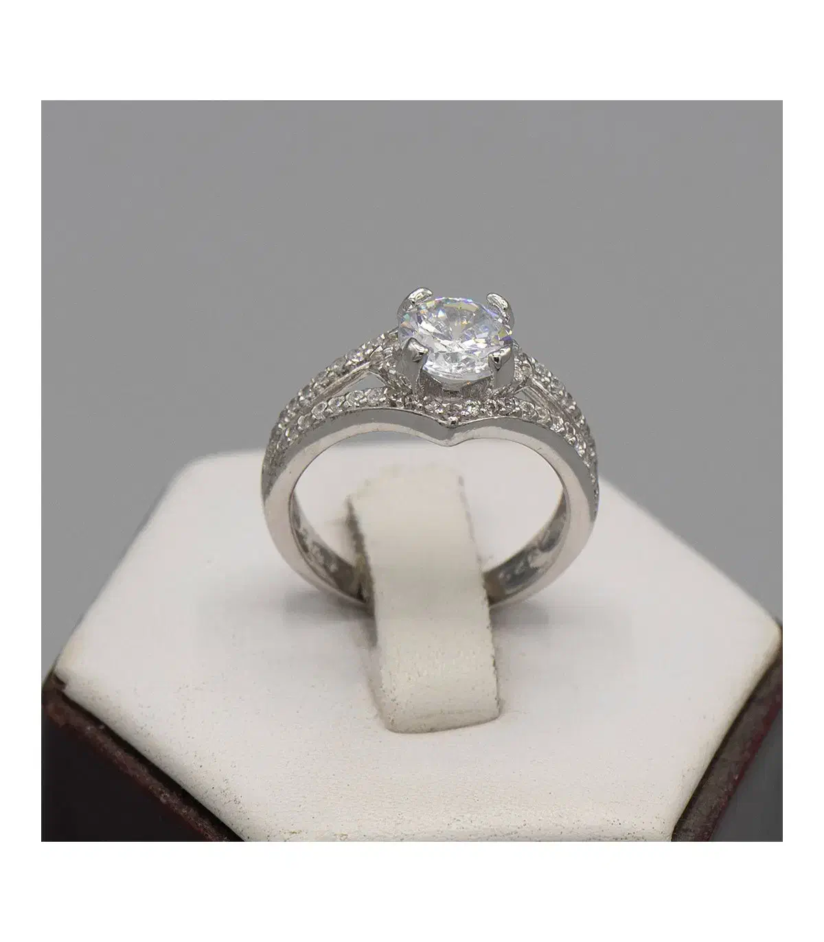 حلقه نگین دار پیدا کردم ، گمشده ، انگشتر|اشیا|مسجد سلیمان, |دیوار