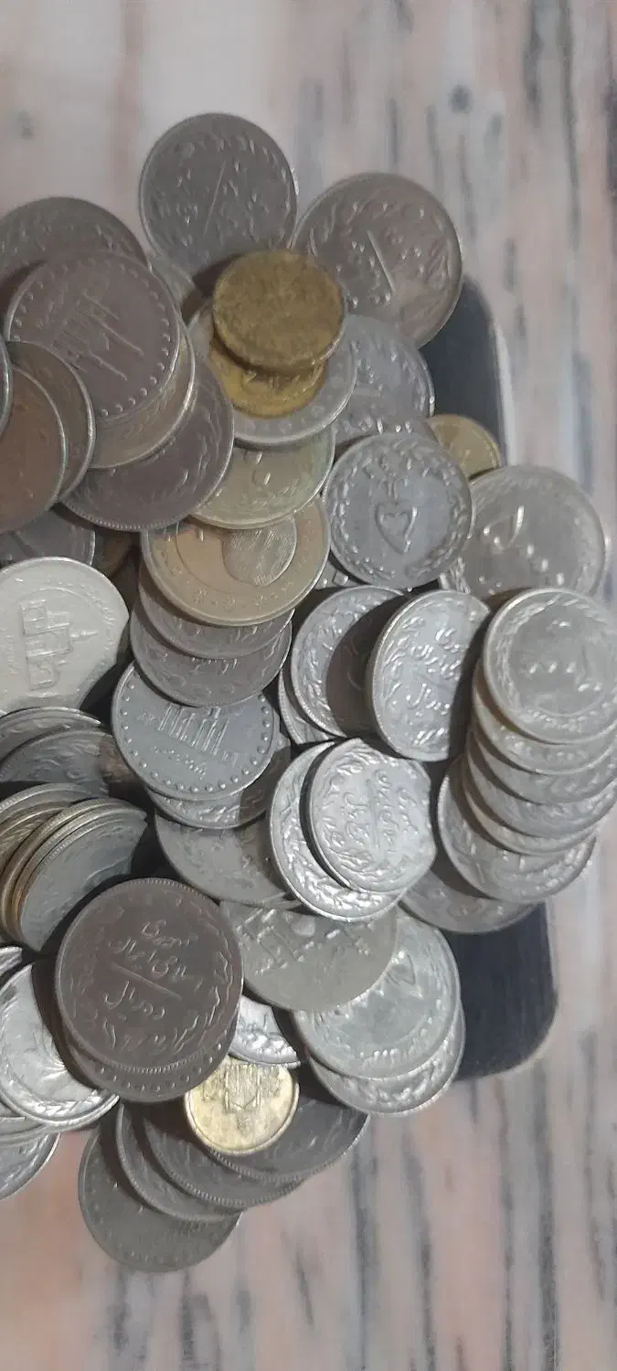 سکه جمهوری یک کیلو|کلکسیون سکه، تمبر، اسکناس|رشت, پیرسرا|دیوار