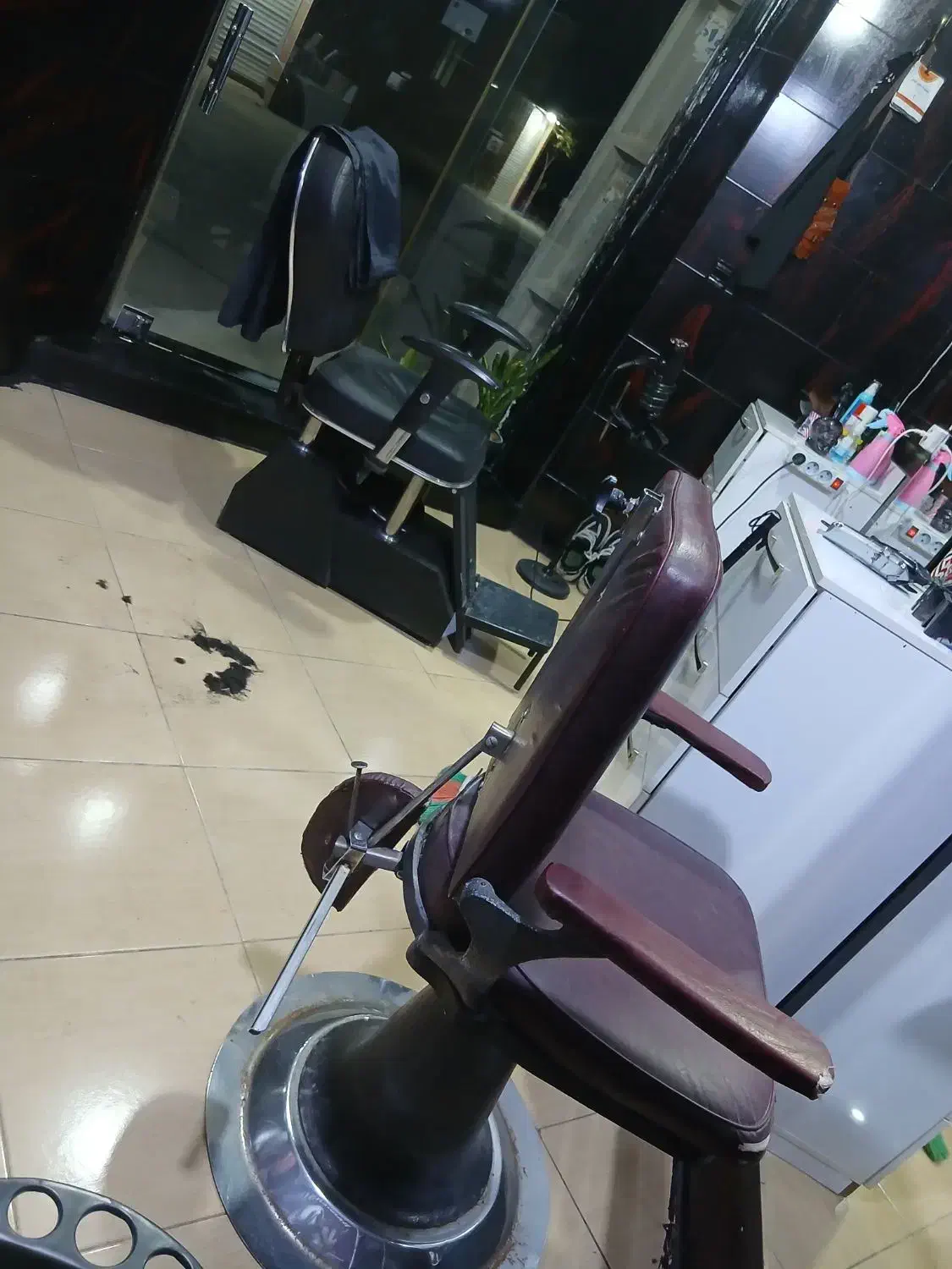 صندلی آرایشگاه مردانه|آرایشگاه و سالن‌های زیبایی|شریف‌آباد, |دیوار