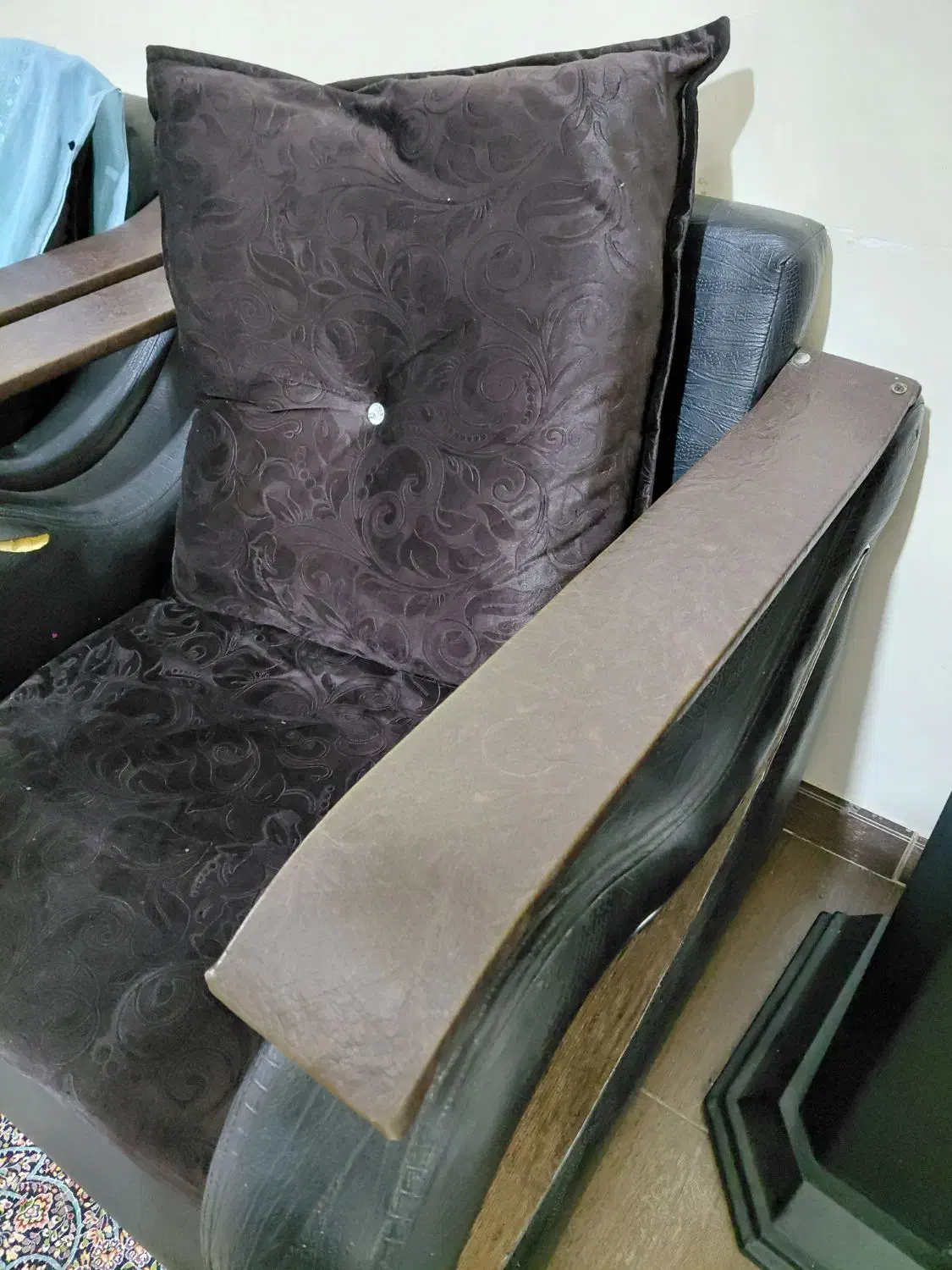 مبل کلاسیک|مبلمان خانگی و میز عسلی|بم, |دیوار