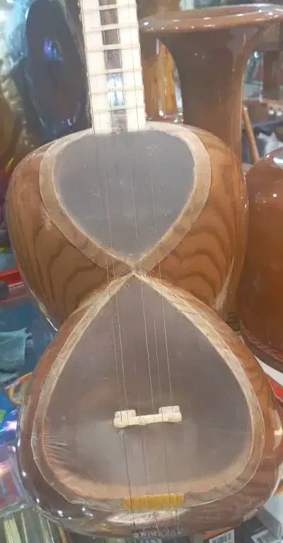 تار تمیز. و مرتب و کم کار کلا سه ماه کار کرده|سازهای سنتی|شهرکرد, |دیوار