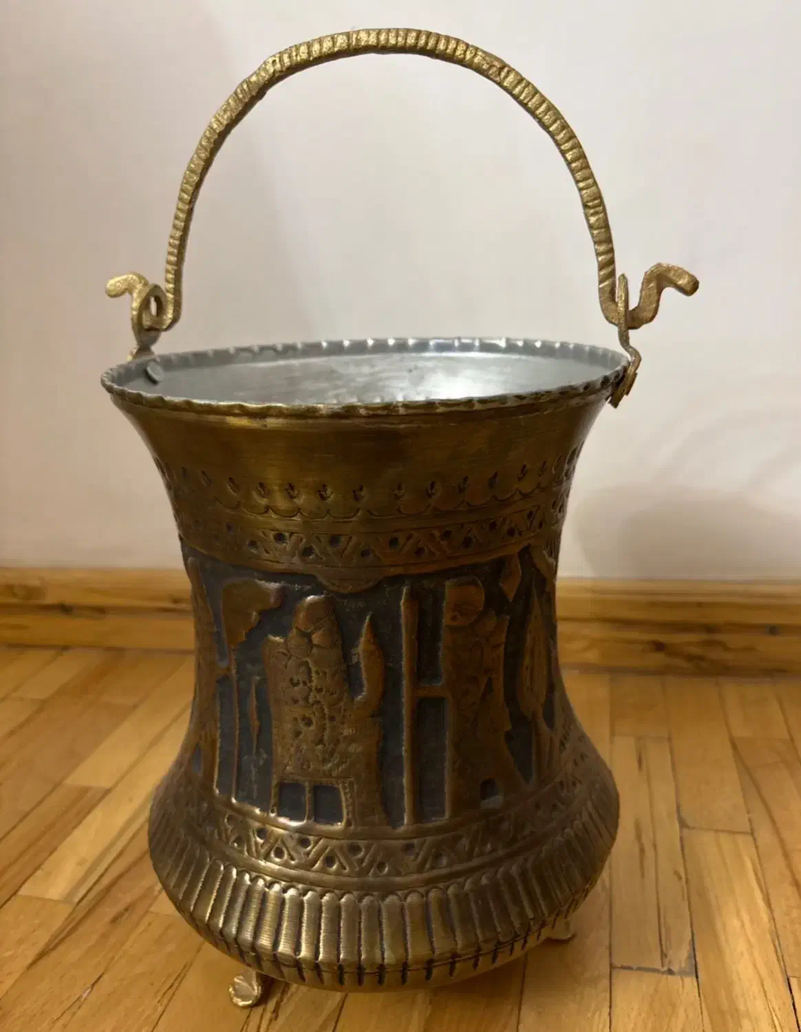 سطل آشغال مسی طرح هخامنشی|صنایع دستی و سایر لوازم تزئینی|تبریز, |دیوار