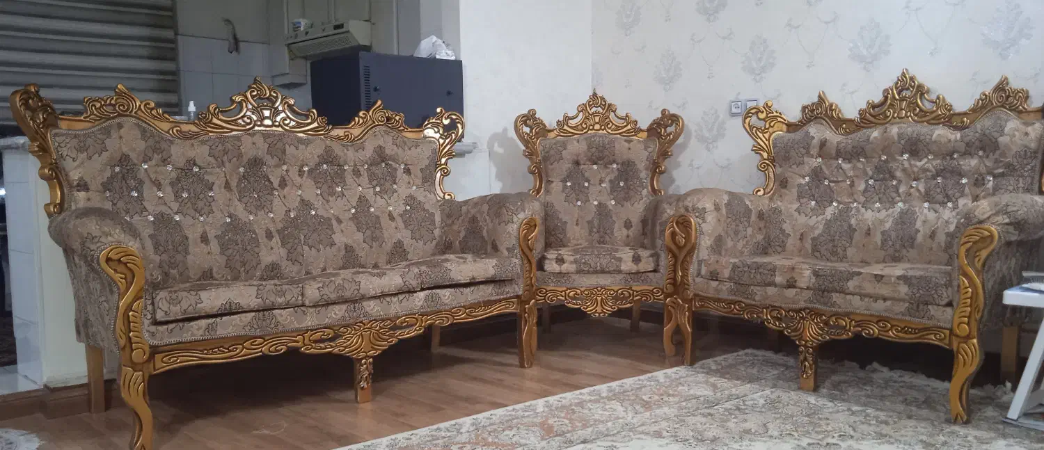 فروش مبل  سلطنتی۷ نفره سالم|مبلمان خانگی و میز عسلی|هشتگرد, شهرک ولیعصر (مصلی)|دیوار