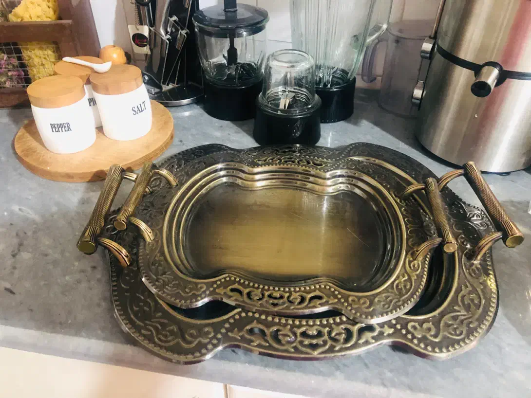 سینی پذیرایی جنس برنج و آهنی نو /تابه رژیمی چدن|ظروف سرو و پذیرایی|الشتر, |دیوار