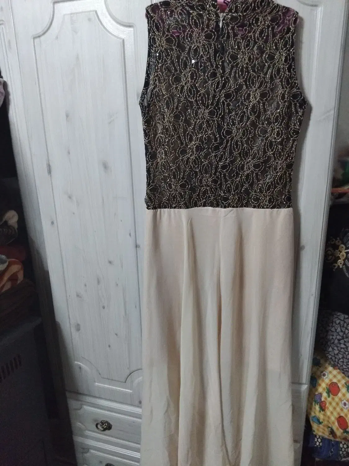 لباس مجلسی|لباس|تربت‌حیدریه, منظر|دیوار