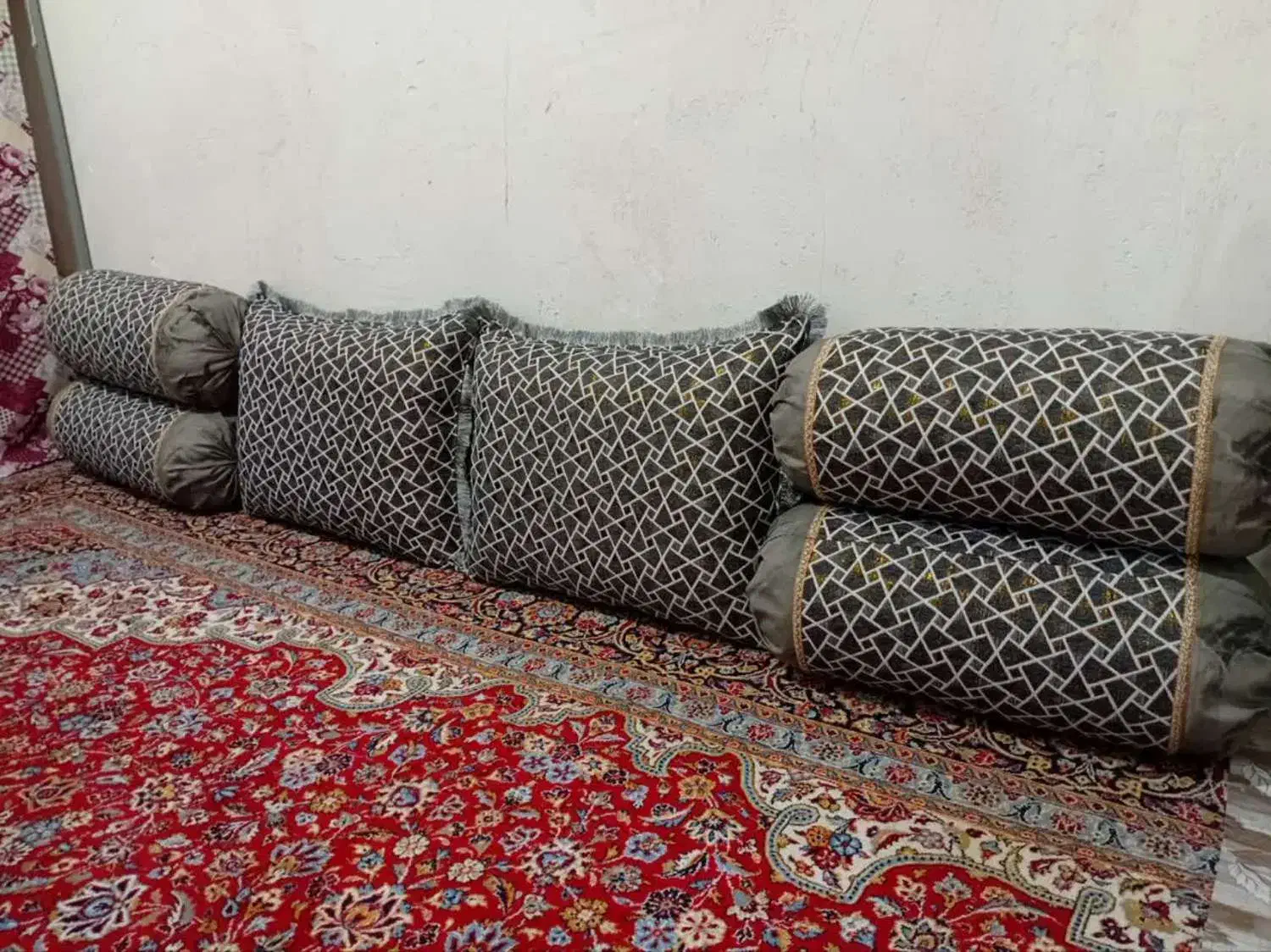 پشتی بالش شاه نشین|پشتی|رضوانشهر, |دیوار