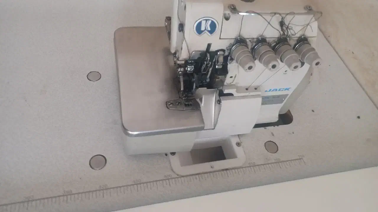 چرخ زیگزال سردوز ۴ نخ میاندوز و راسته دینام دار|چرخ خیاطی و ریسندگی|ارومیه, |دیوار