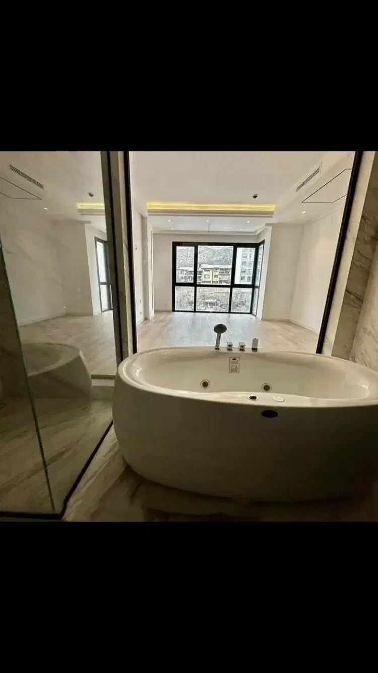 فرمانیه شرقی برج باغ طبقه هفتم/ ۲۴۰متر