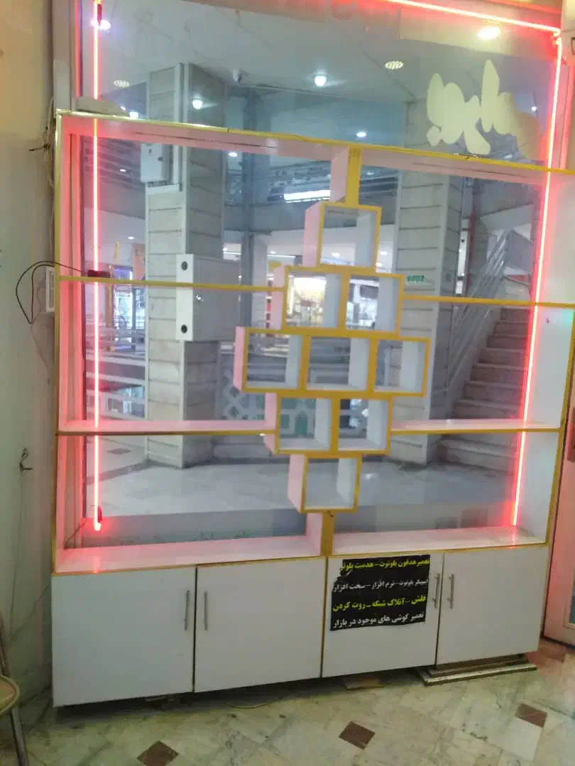 ویترین پشت شیشه صندلی پیشخوان|فروشگاه و مغازه|کرج, اصفهانی‌ها|دیوار