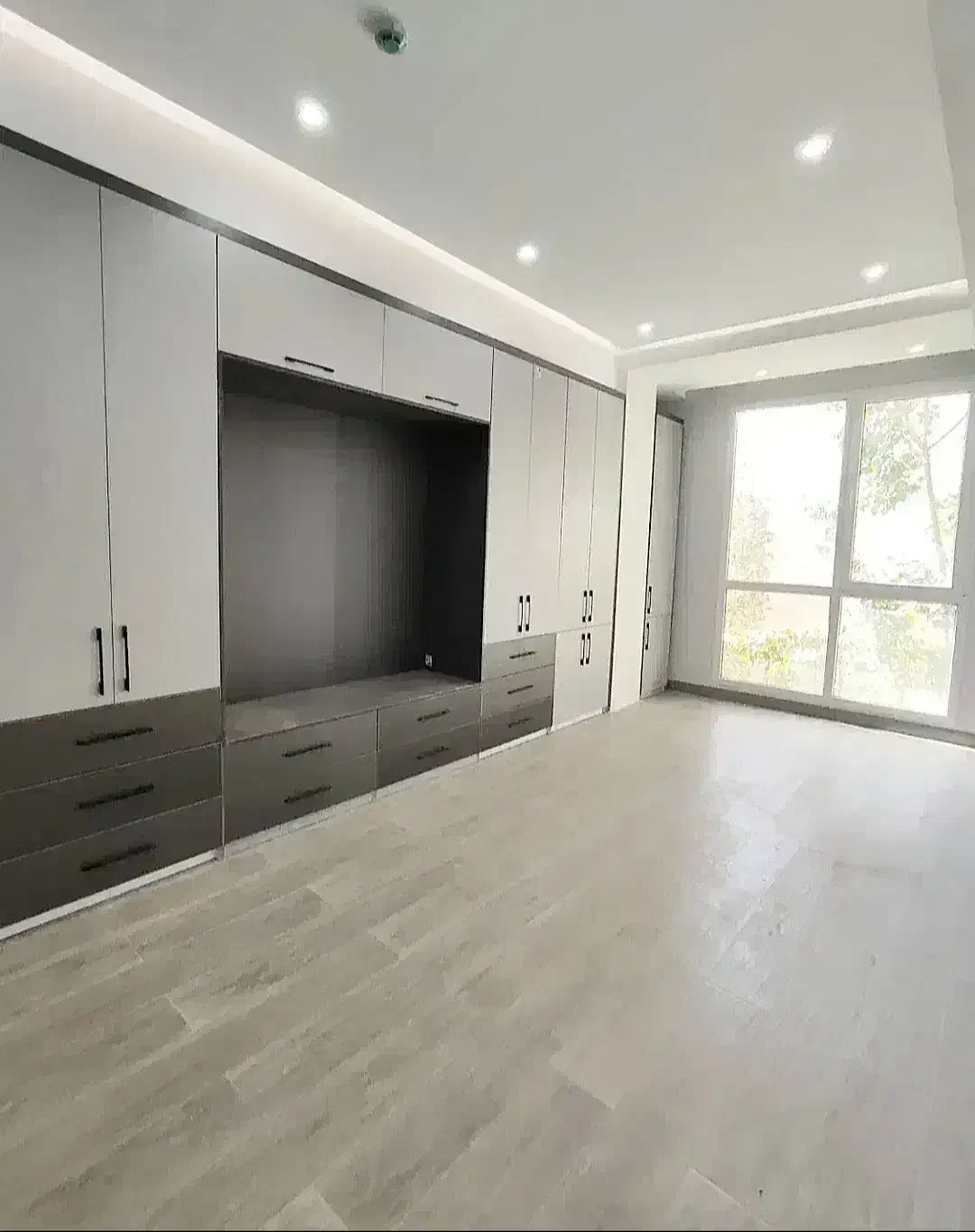 ۹۰متر/۲خواب/کلید نخورده/تاپ لوکیشن/چهارباغ شرقی