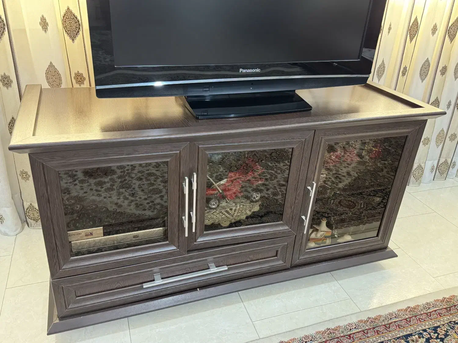 میز تلویزیون همراه با ویترین|میز تلویزیون|تولم شهر, |دیوار