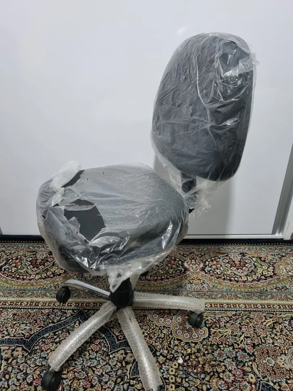 صندلی گردان|صندلی و نیمکت|زنجان, |دیوار