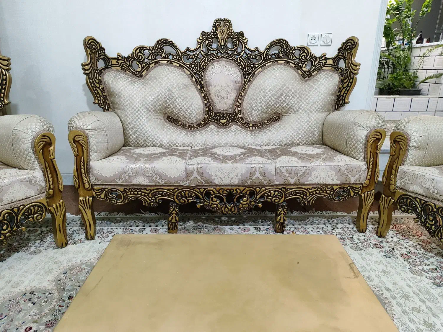 مبل جهیزیه سلطنتی ۷ نفره نونو با میز و عسلی|مبلمان خانگی و میز عسلی|اصفهان, شفق|دیوار