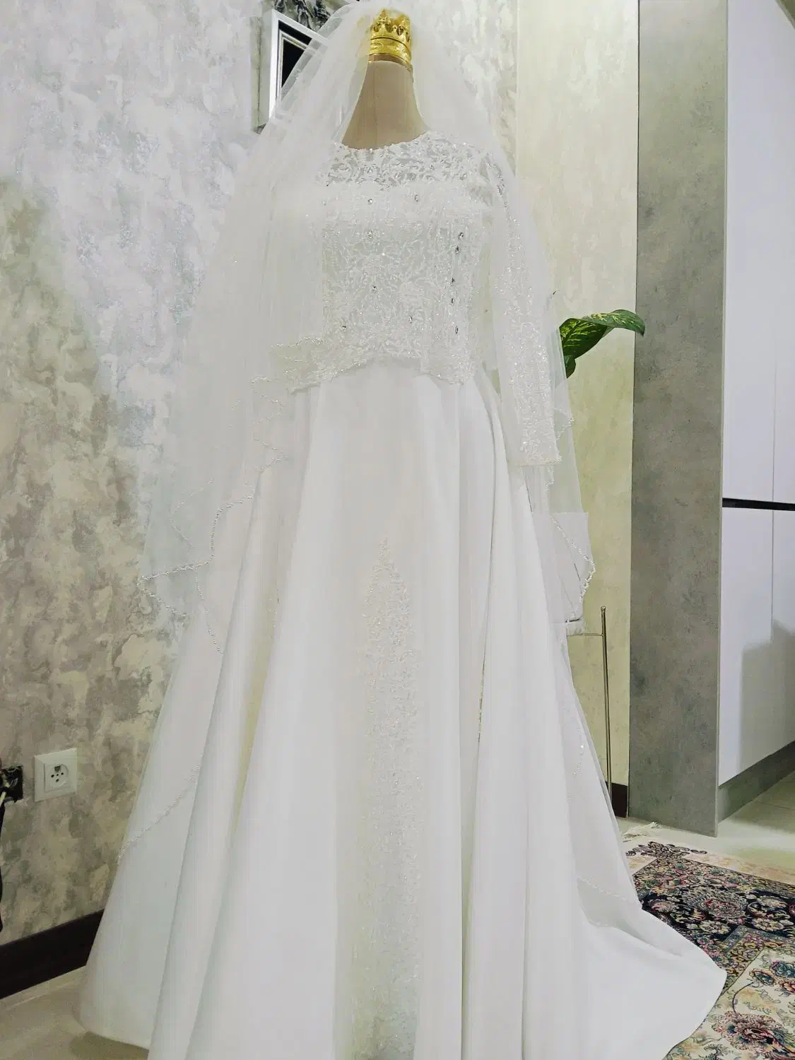 لباس عروس بالاتنه گیپور سنگ دوری شده سایز ۴۴|لباس|اسلام‌شهر, مطهری|دیوار