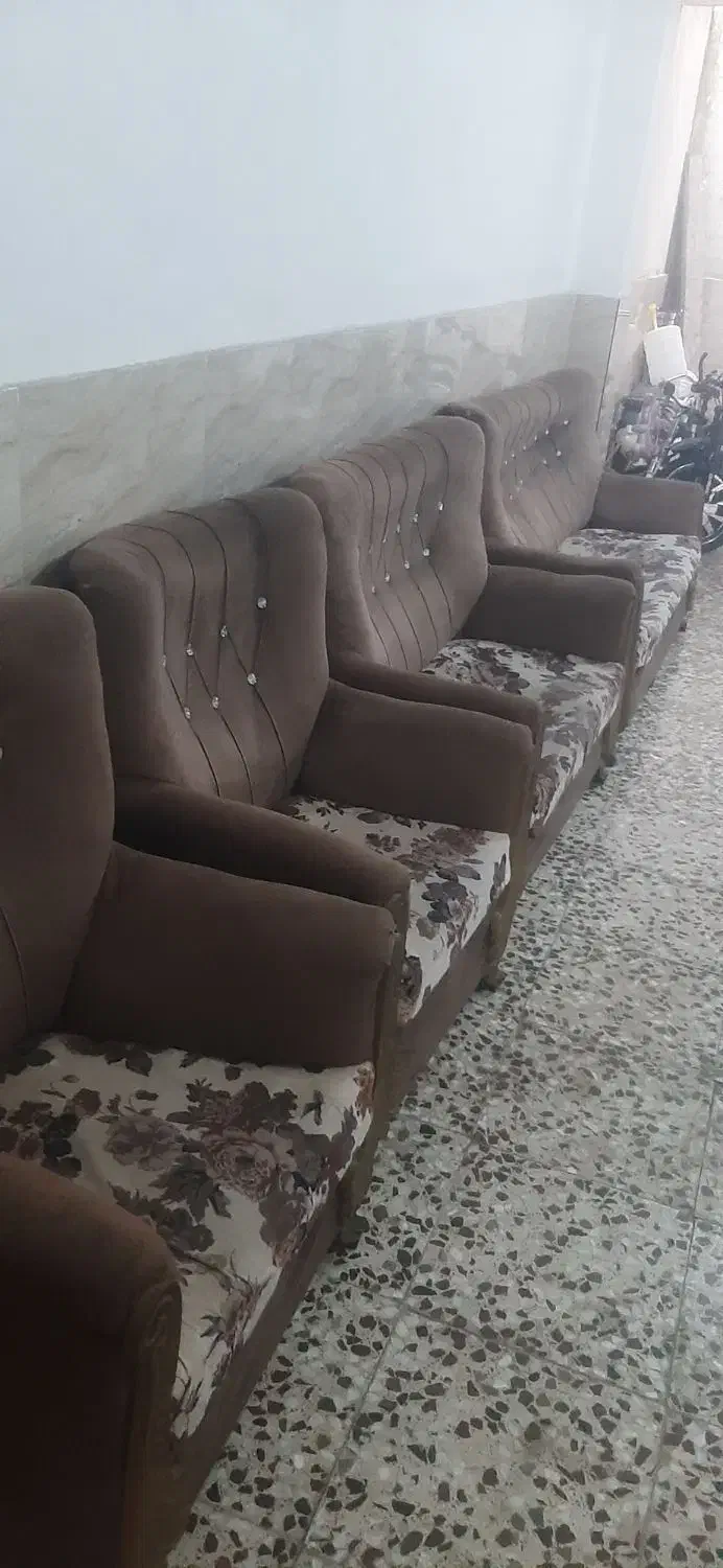 مبل ۷نفره و میز عسلی تمیز  میز تلویزیون جمعآ۴تومن|مبلمان خانگی و میز عسلی|رشت, سلیمانداراب|دیوار