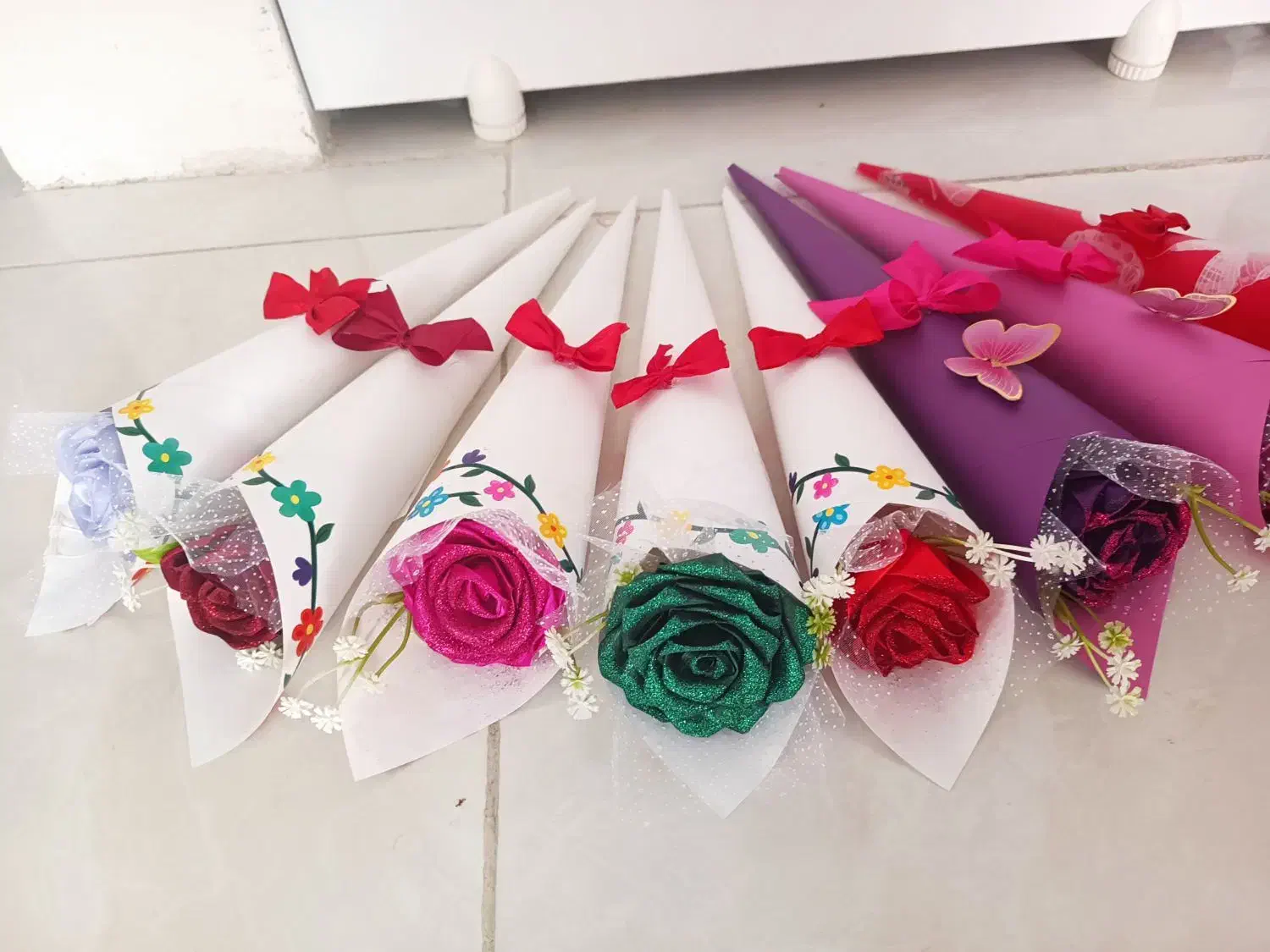 گل های تک شاخه وسه شاخه عمده وتک مناسب مراکزومدرسه|گل و گیاه طبیعی|شیراز, دشت چنار|دیوار