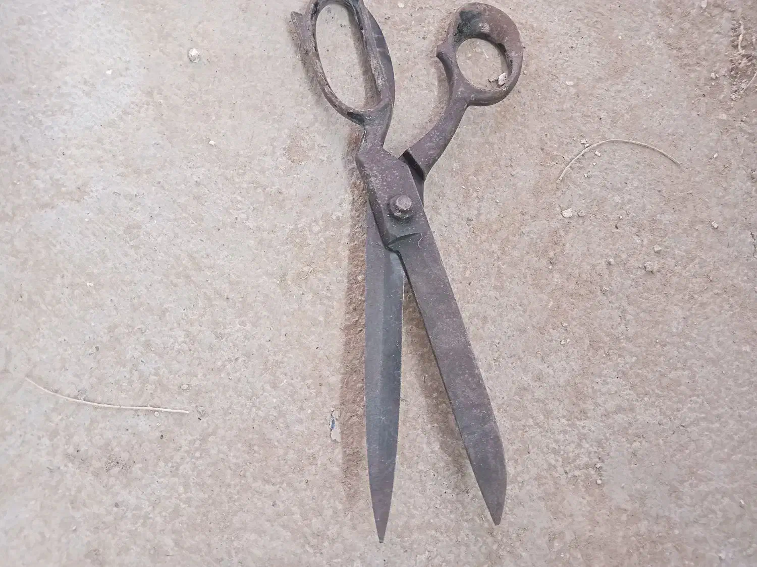 قیچی خیاطی ۱۲ المانی|لوازم خیاطی و بافتنی|صفادشت, |دیوار