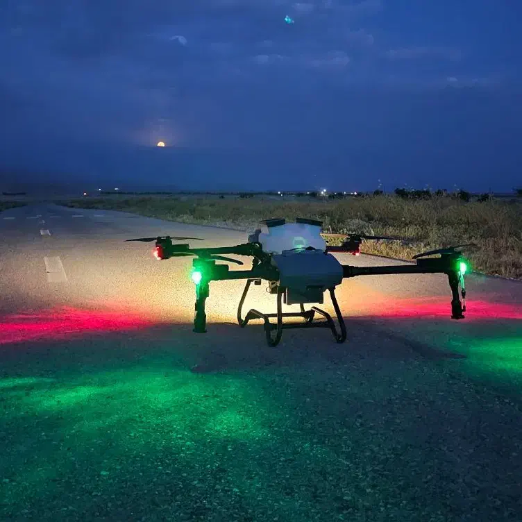 سمپاشی مزارع کشاورزی با پهپاد ۳۰ لیتری|خدمات باغبانی و درختکاری|ایلام, |دیوار