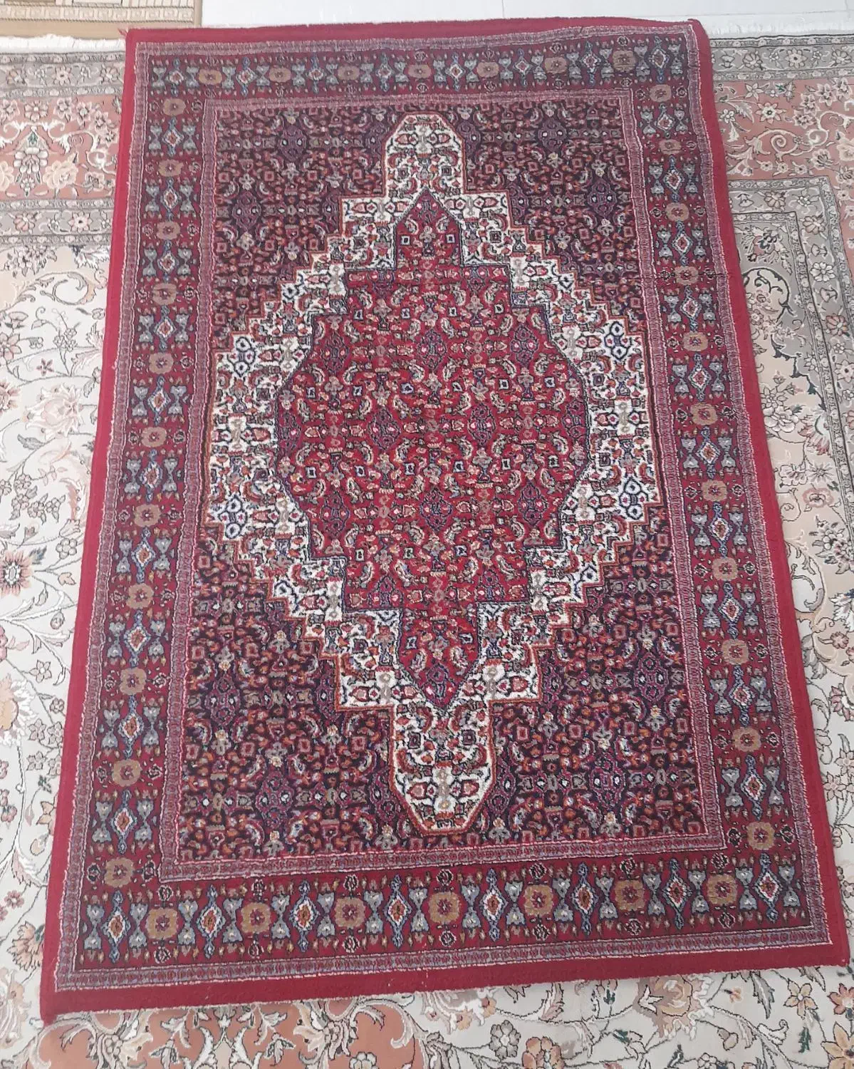 چند تخته فرش کوچک و کناره|فرش|کرمانشاه, |دیوار