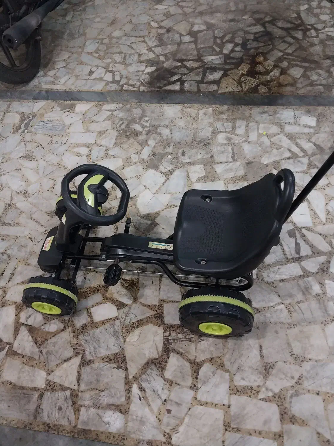 چهارچرخ رکاب دار|اسباب‌‌بازی|رشت, سعدی (تختی)|دیوار