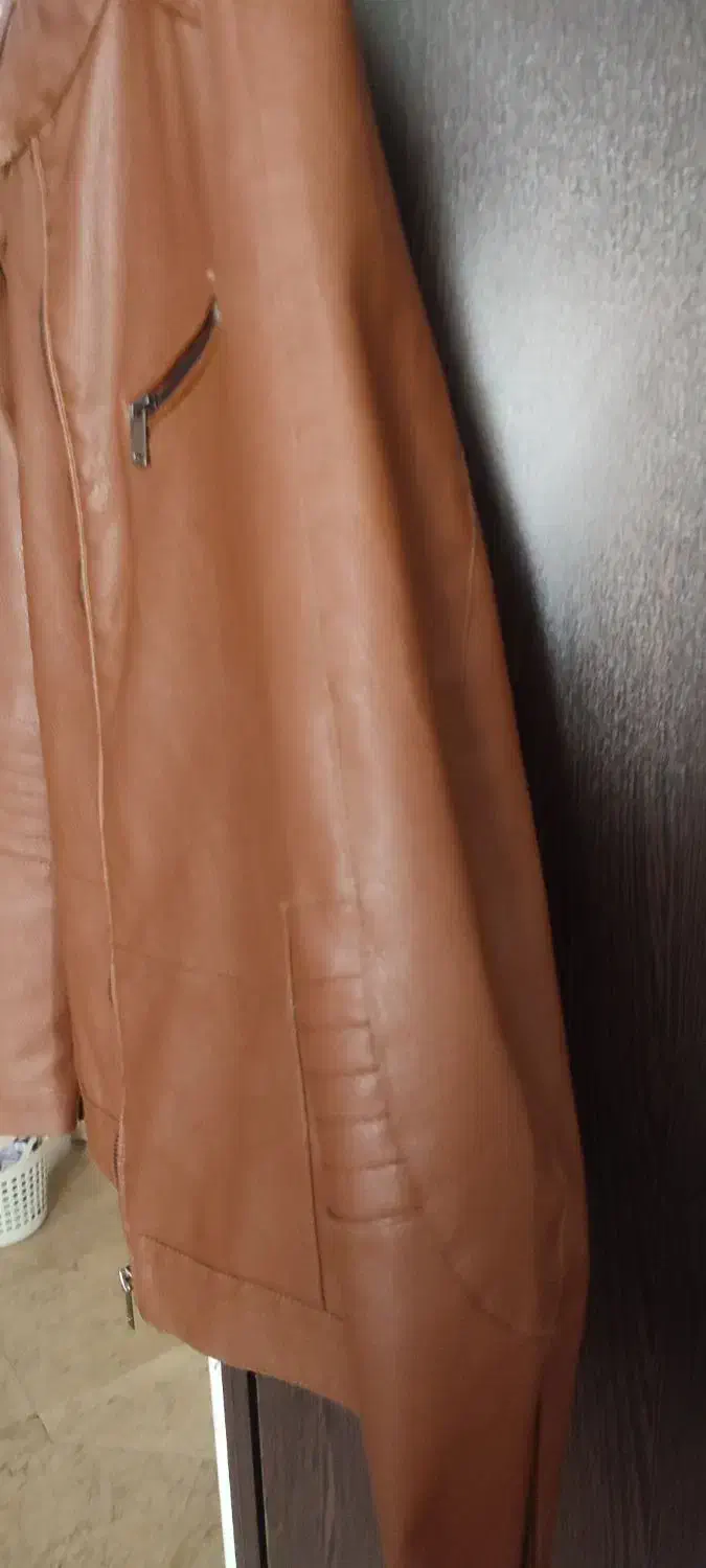 کت چرم|لباس|تهران, آسمان|دیوار