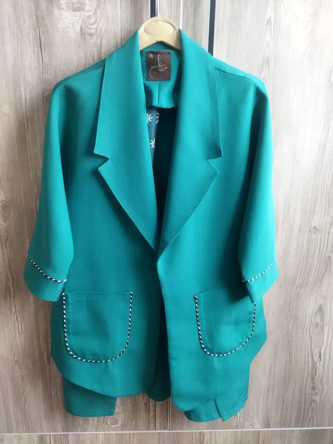 مانتو|لباس|آشخانه, |دیوار