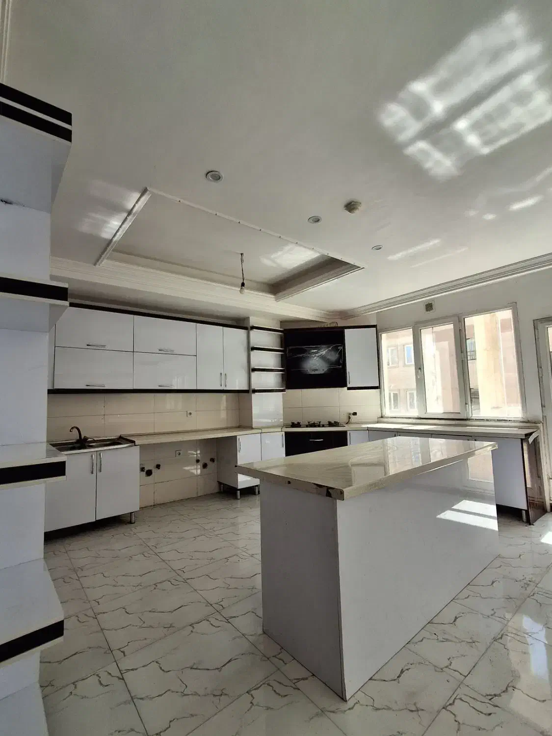 ۱۵۵متر / تک واحدی / تخلیه|اجارهٔ آپارتمان|گرمدره, |دیوار