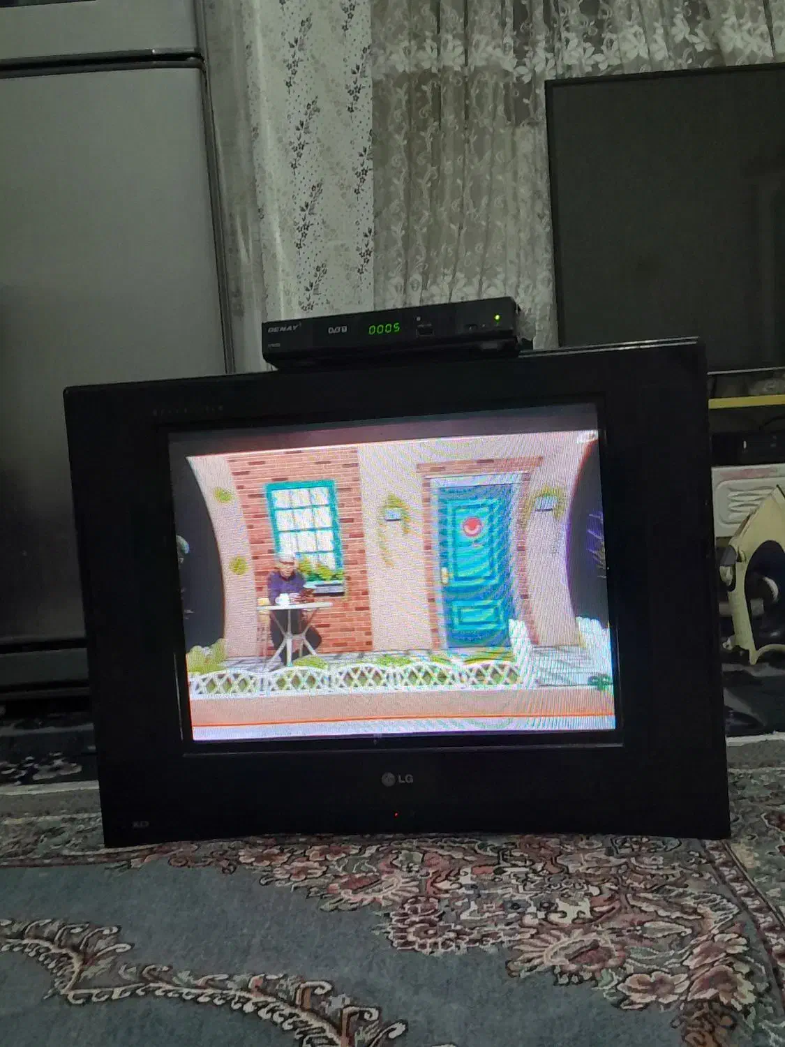 تلویزیون صفحه تخت با گیرنده مفت|تلویزیون و پروژکتور|مشهد, شهید شهریاری|دیوار