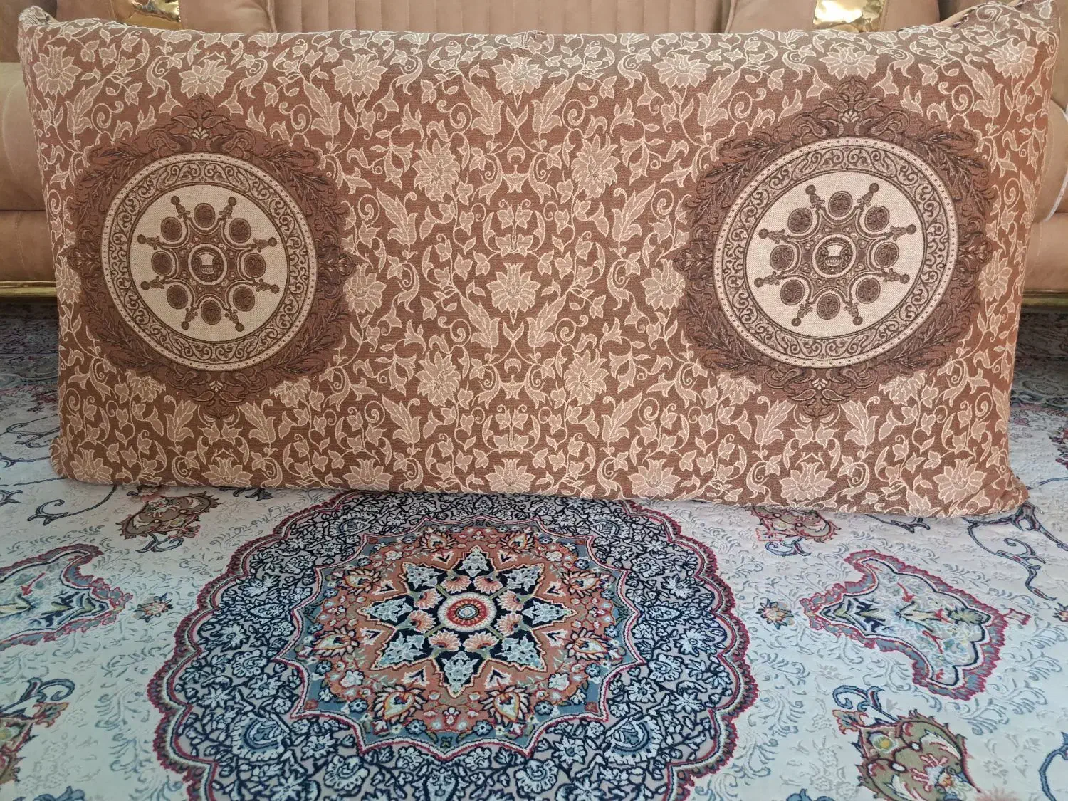 پشتی کار کرده تمیز|پشتی|خوی, |دیوار