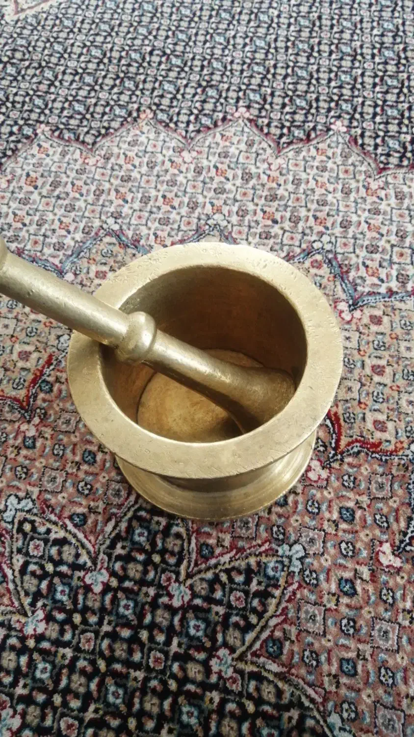 هاونگ یا جوغن برنجی قدیمی|ظروف پخت‌وپز|داراب, |دیوار