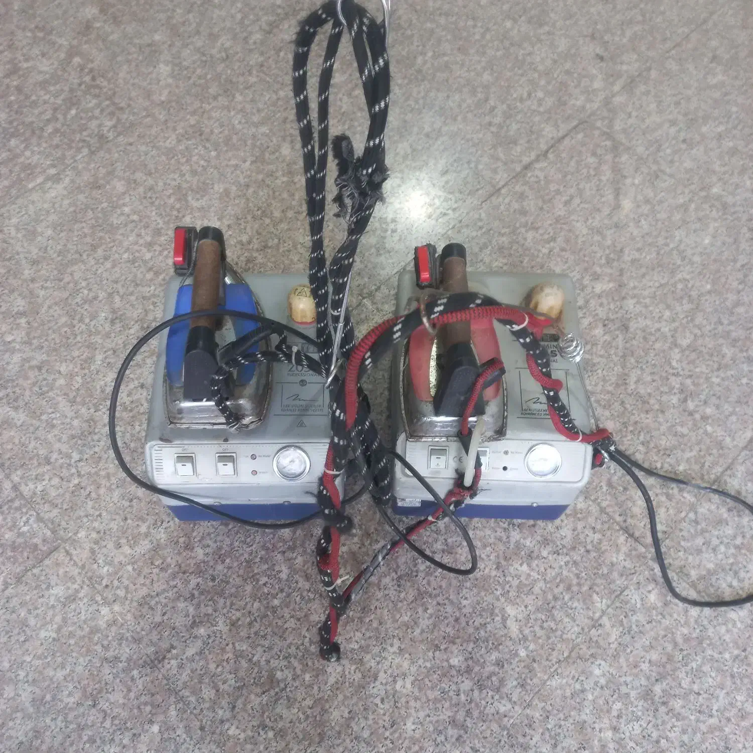 اتوبخار سیلتر ترک مدل ۲۰۳۵ قیمت دوتا باهم|اتو و لوازم اتو|نسیم‌شهر, |دیوار