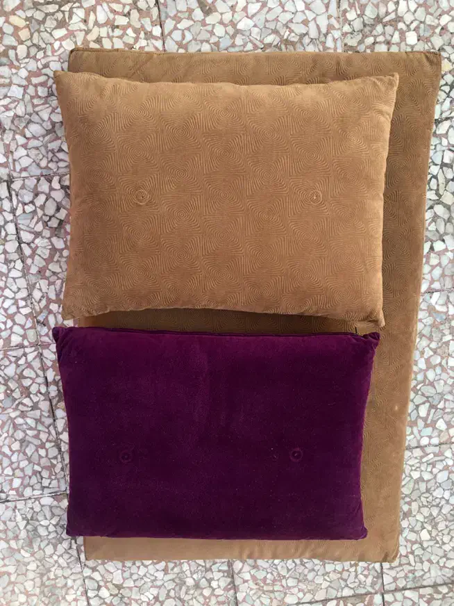 تعدادی تشک و بالشت در دو رنگ کاملا سالم|تشک تختخواب|تهران, چیتگر شمالی|دیوار