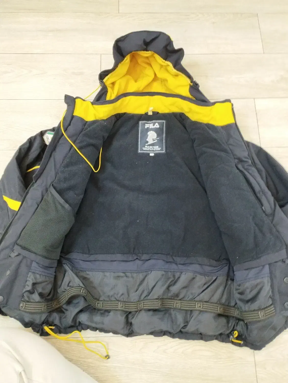 کاپشن|کفش و لباس بچه|دیواندره, |دیوار