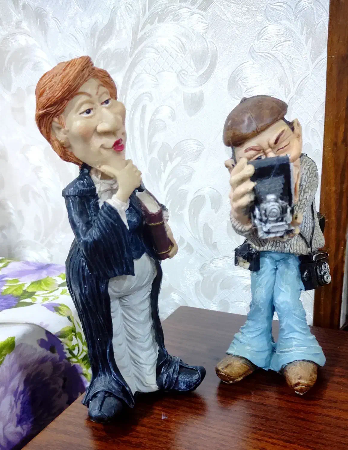 دو عدد مجسمه کاملا سالم|مجسمه، تندیس، ماکت|اهواز, شهرک دانشگاه|دیوار