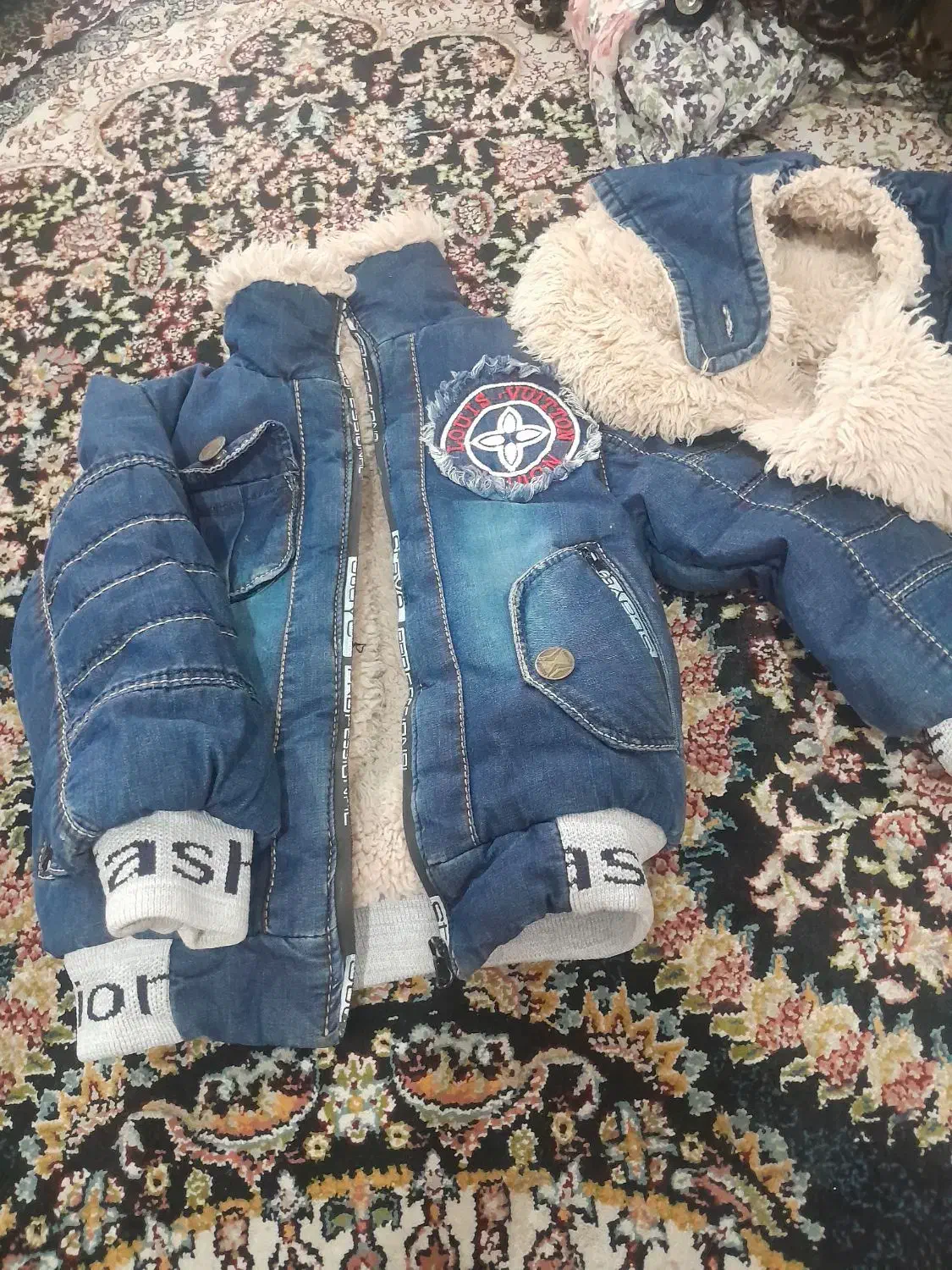 لباس پسرانه|لباس|رباط‌کریم, نصیرشهر|دیوار