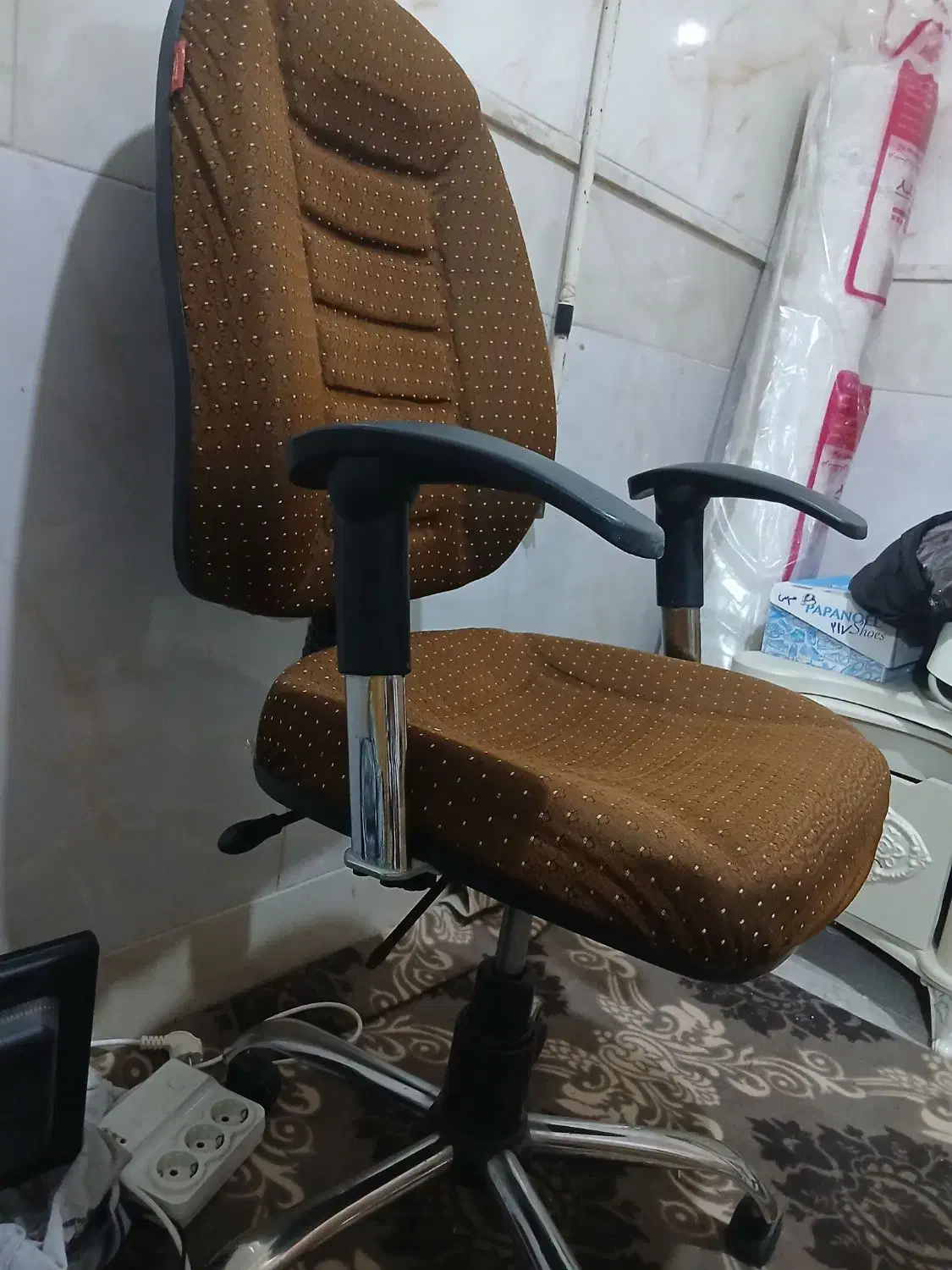 صندلی گردان با قابلیت تنظیم ارتفاع|مبلمان اداری|قم, شاه ابراهیم|دیوار