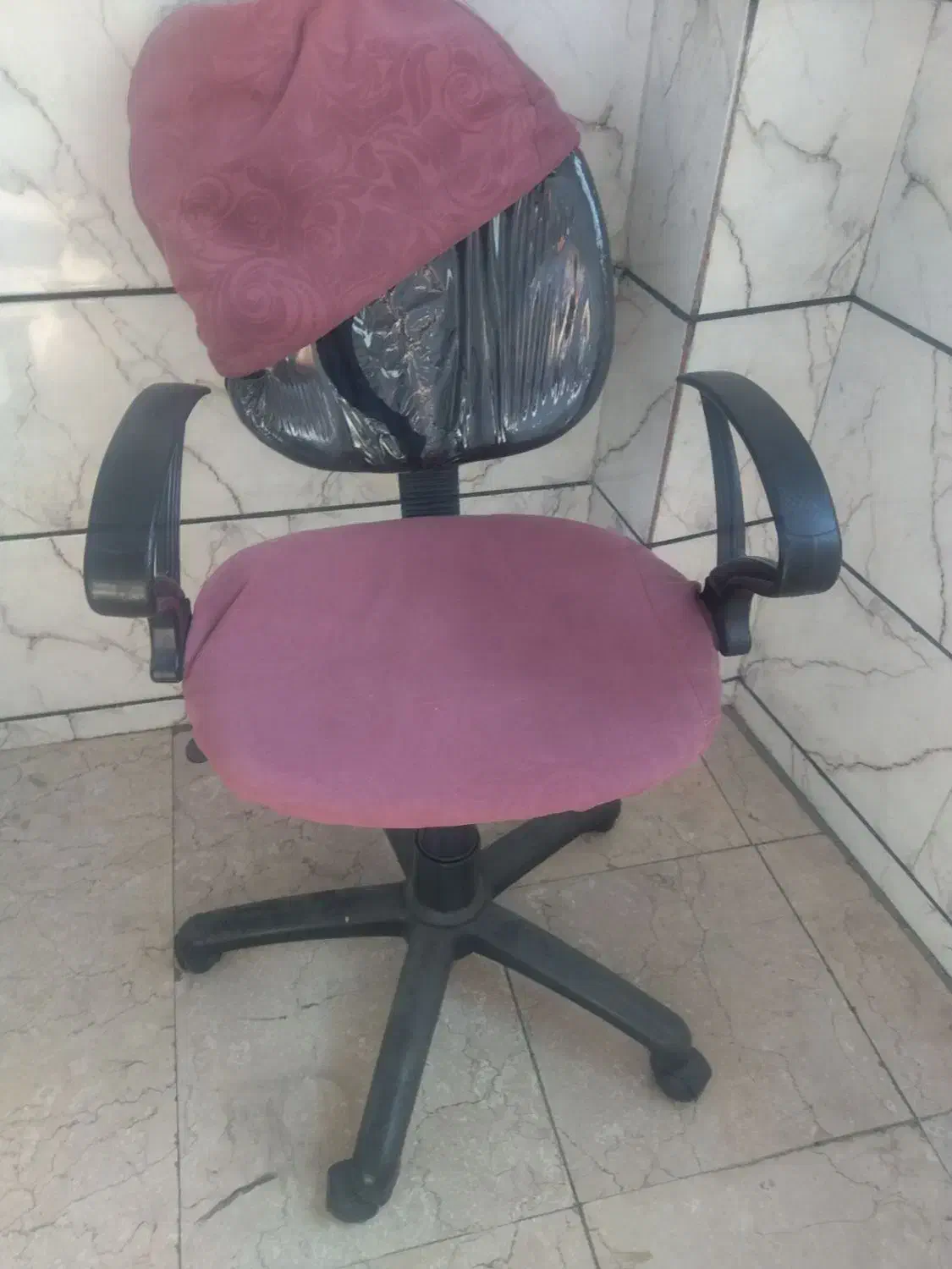 صندلی چرخ دار|صندلی و نیمکت|ری, شهادت|دیوار