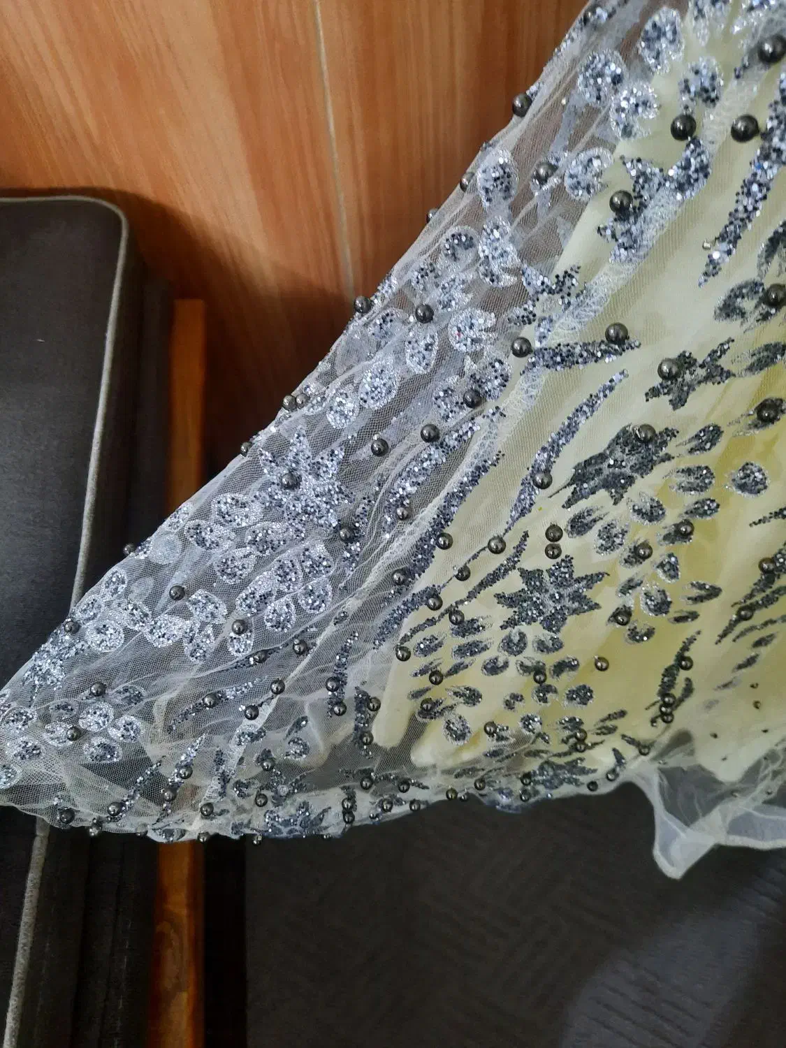 پیراهن مجلسی|لباس|تربت جام, امام|دیوار