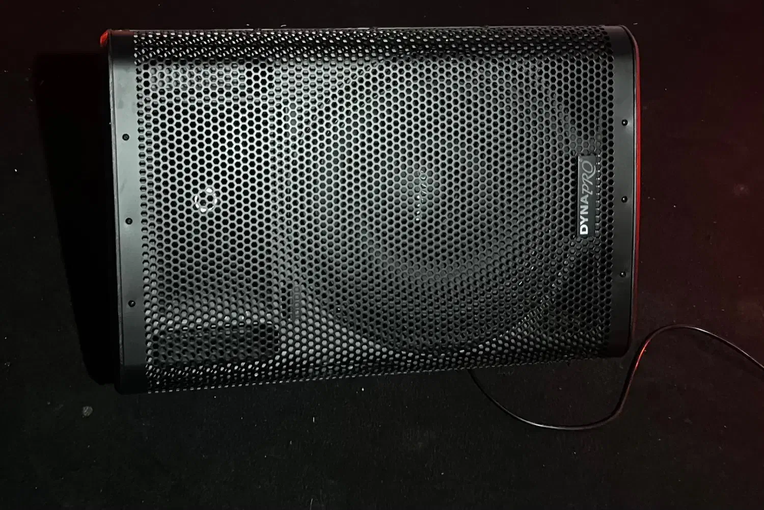 باند داینا پورو اکتیو|صوتی و تصویری|تهران, آبشار تهران (دریاچه)|دیوار