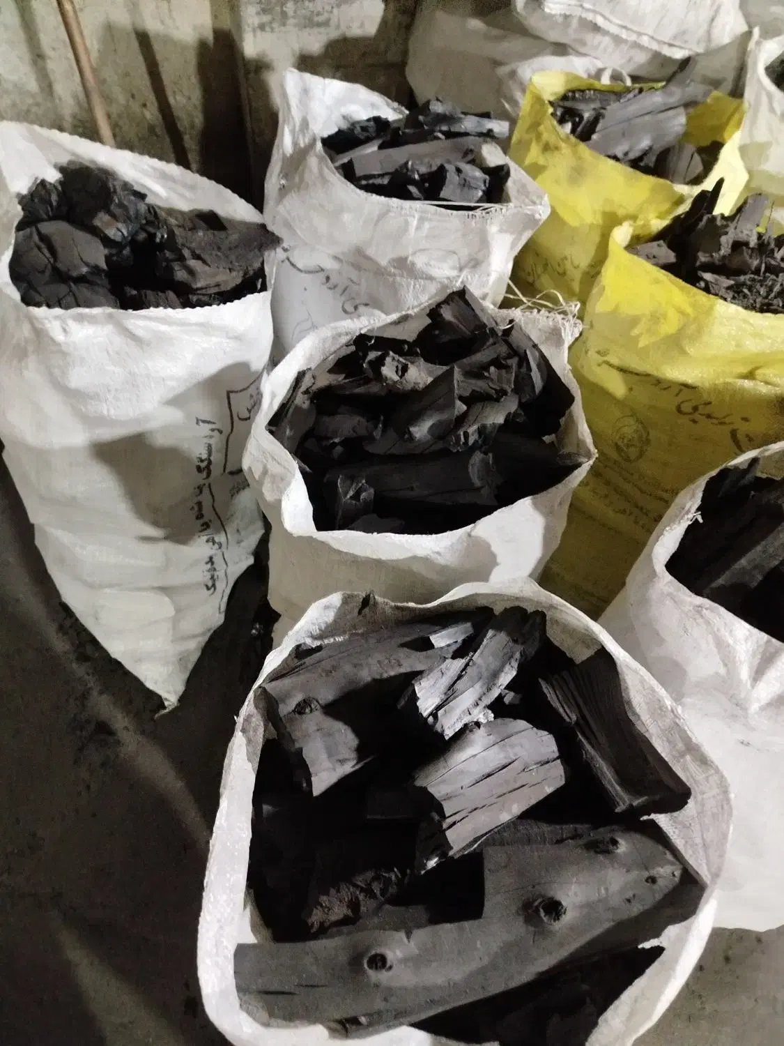 زغال کبابی درجه یک آجیلی و سیب رستورانی|عمدهفروشی|حبیب آباد, |دیوار